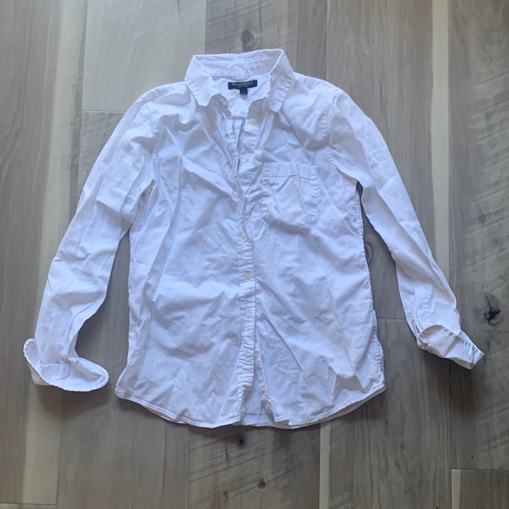 Banana Republic Dillon Shirt. Oxford cotton white button down shirt.
